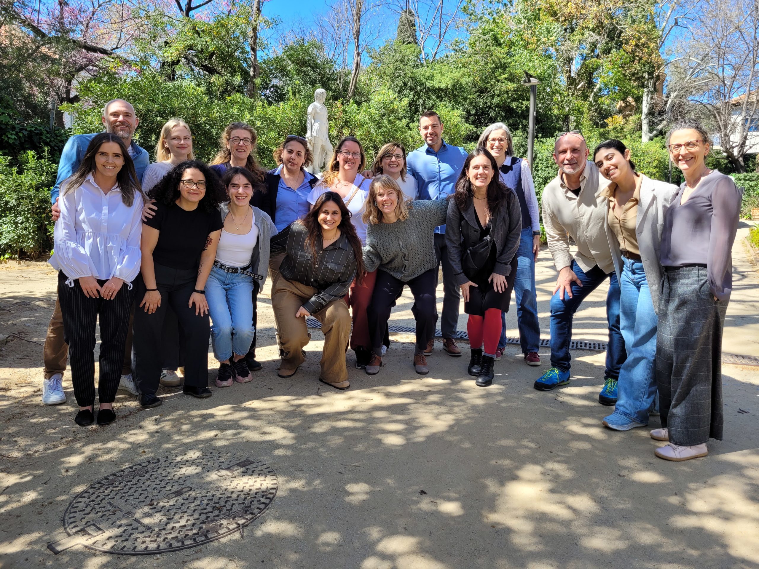 Integrantes del consorcio europeo JOIN4JOY posando durante la reunión del proyecto en Barcelona.