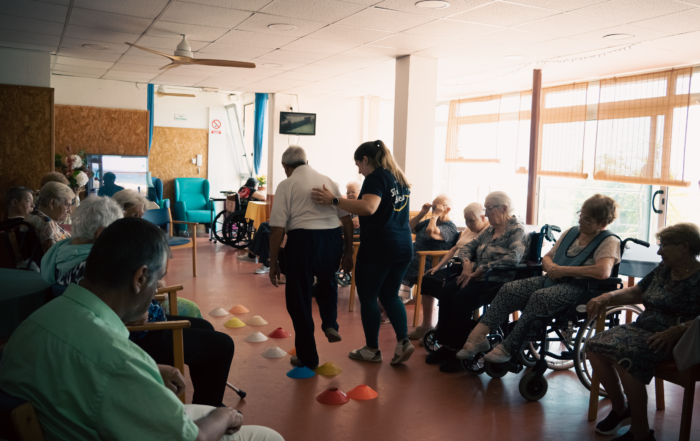Actividad física adaptada para mayores: cómo Siel Bleu mejora su calidad de vida en residencias y hogares